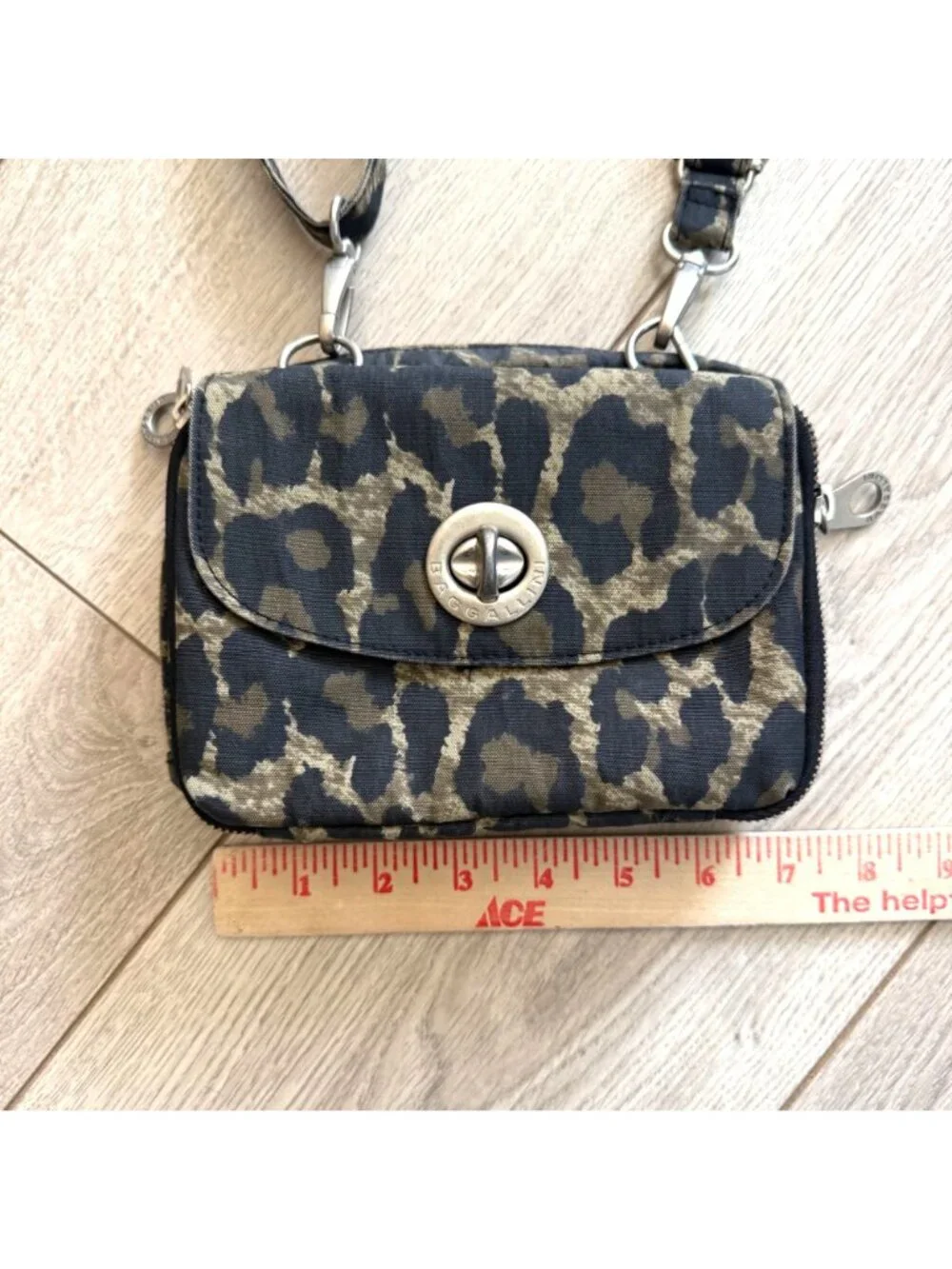 Baggallini Women's Crossbody Bag Black Tan Leopard Print Purse Adjustable Strap